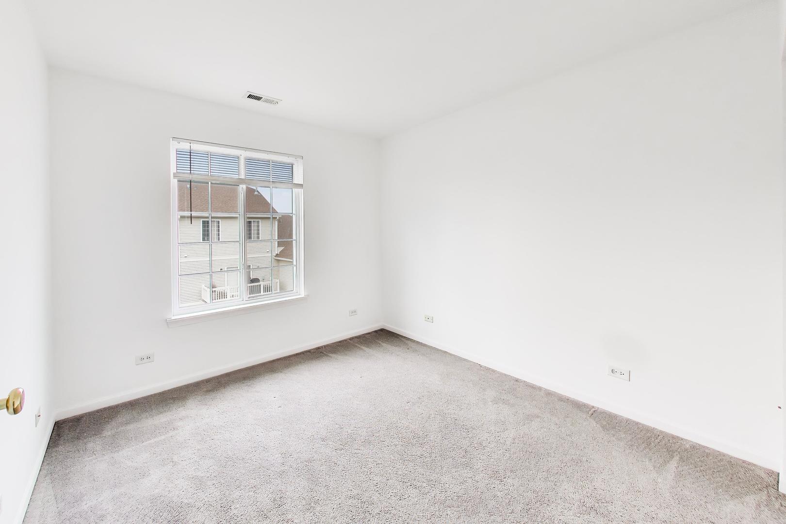 551 Cary Woods Circle, Cary, IL 60013