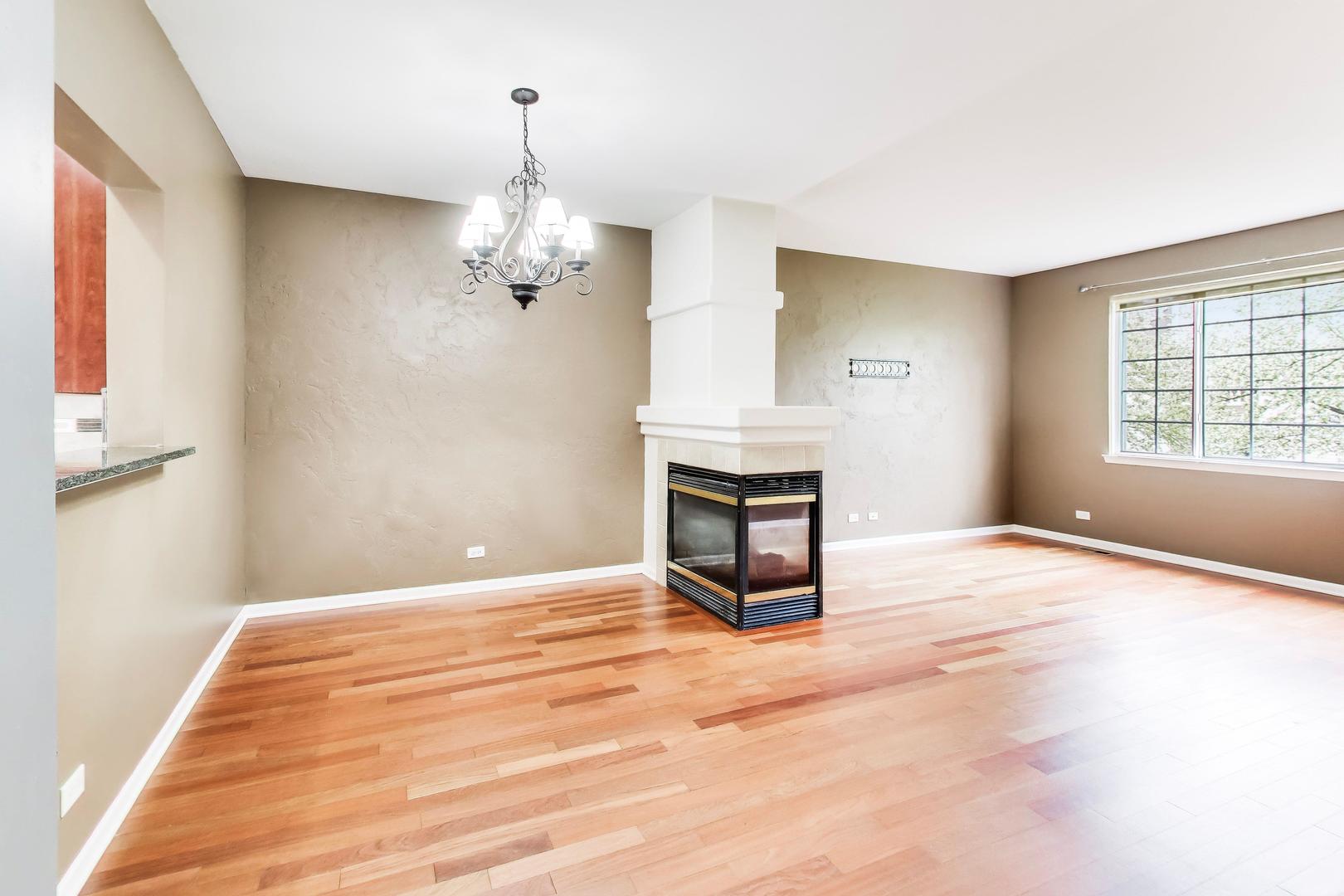 551 Cary Woods Circle, Cary, IL 60013