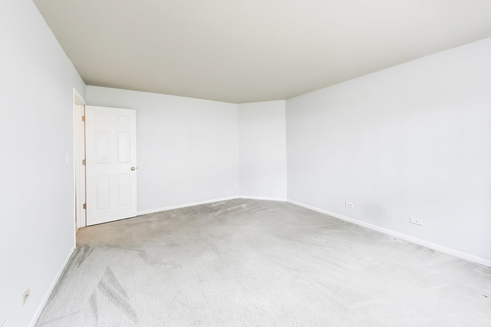 551 Cary Woods Circle, Cary, IL 60013