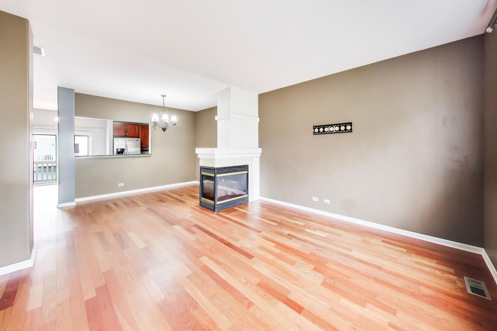 551 Cary Woods Circle, Cary, IL 60013