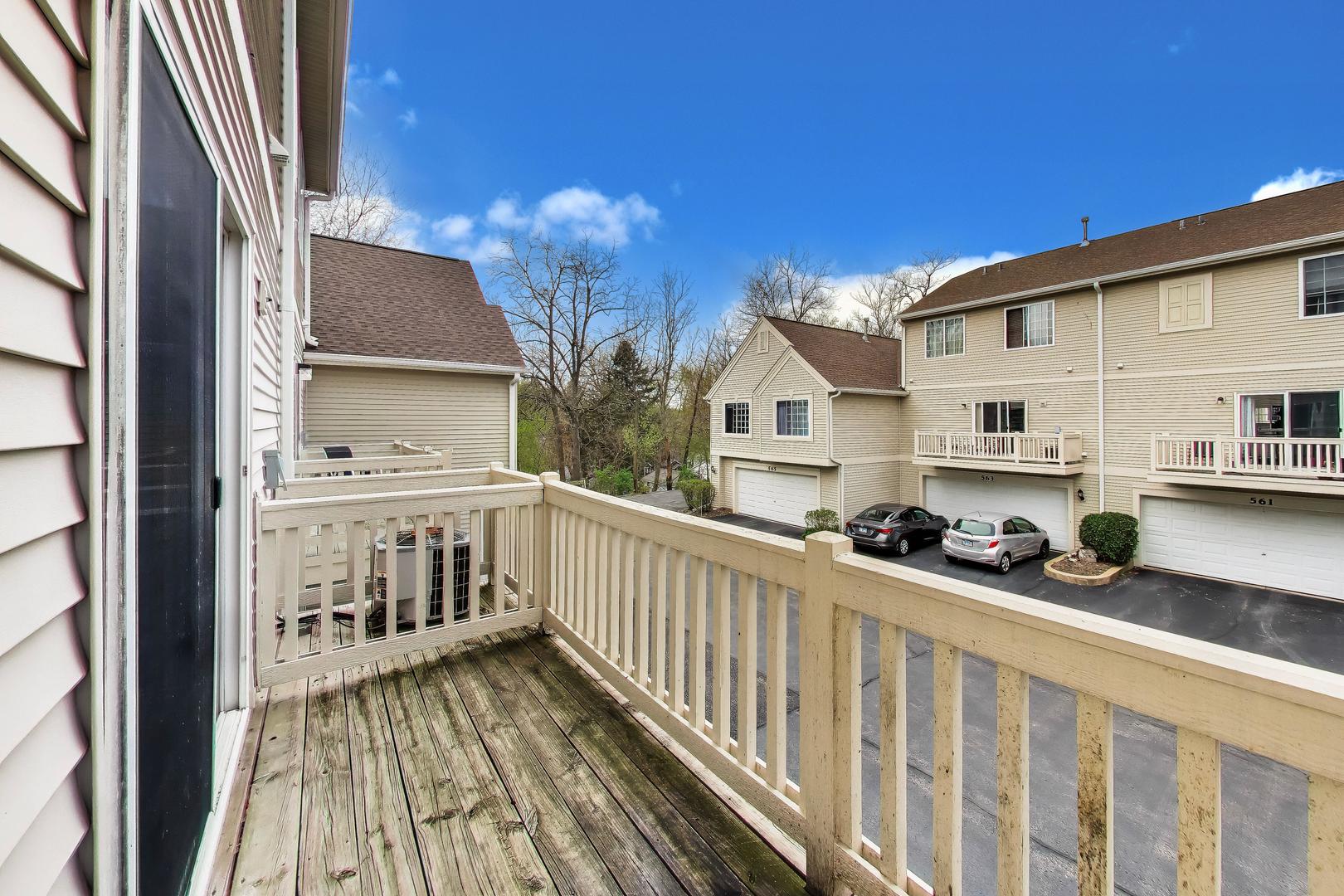 551 Cary Woods Circle, Cary, IL 60013