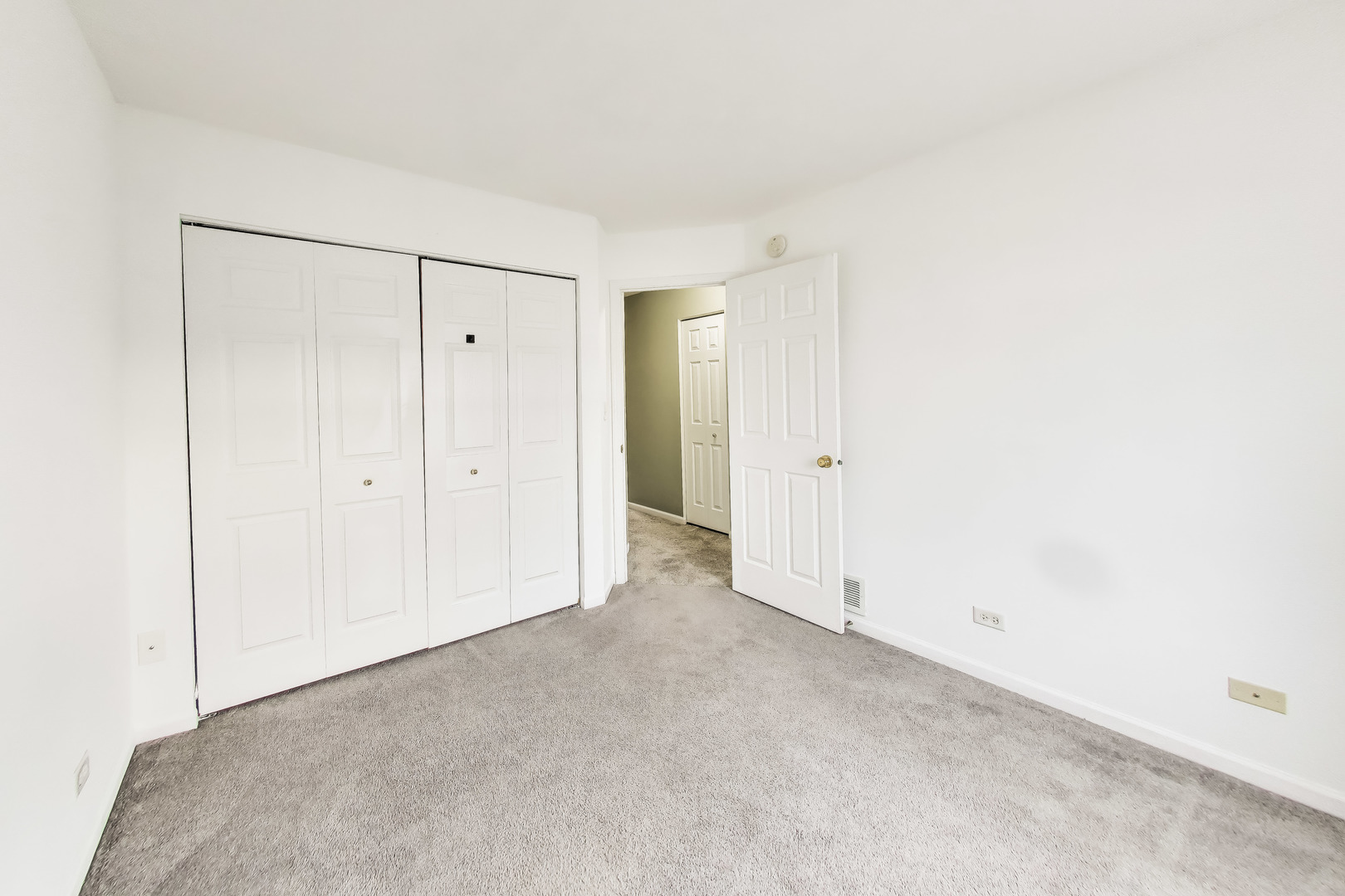 551 Cary Woods Circle, Cary, IL 60013