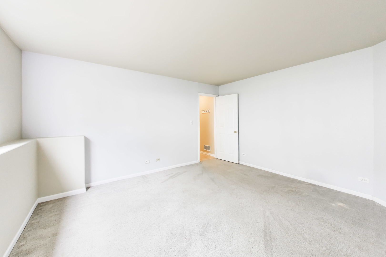 551 Cary Woods Circle, Cary, IL 60013