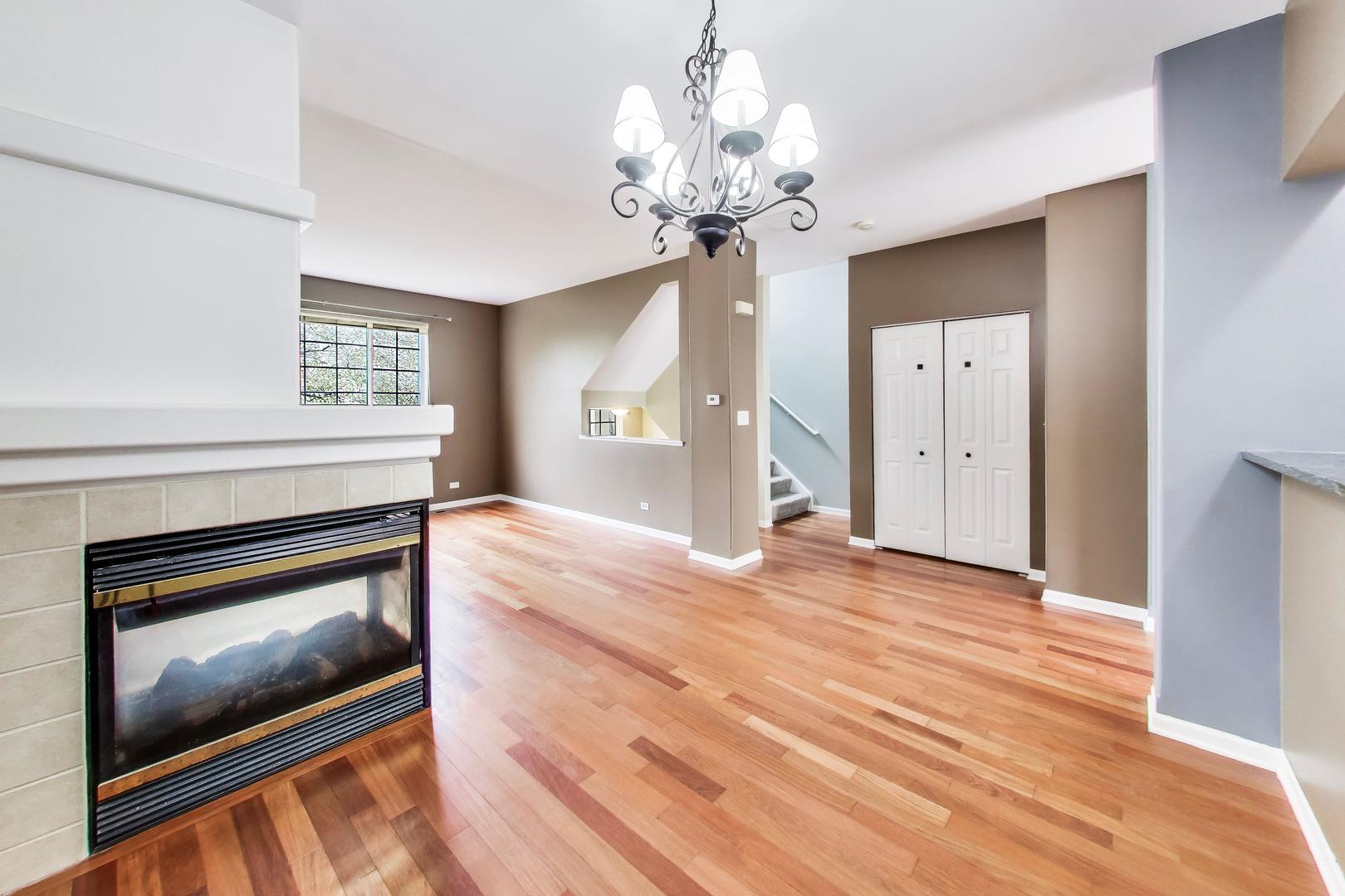 551 Cary Woods Circle, Cary, IL 60013