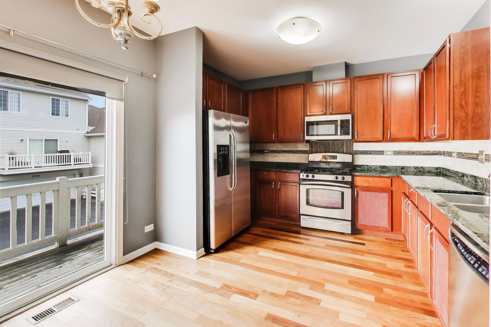 551 Cary Woods Circle, Cary, IL 60013