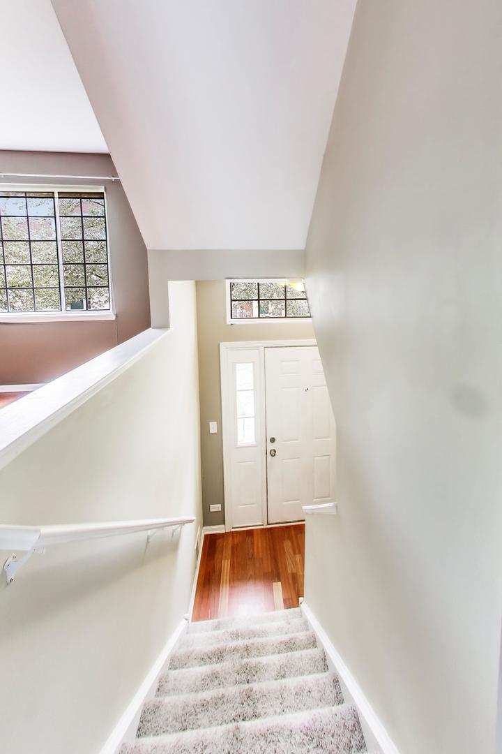 551 Cary Woods Circle, Cary, IL 60013