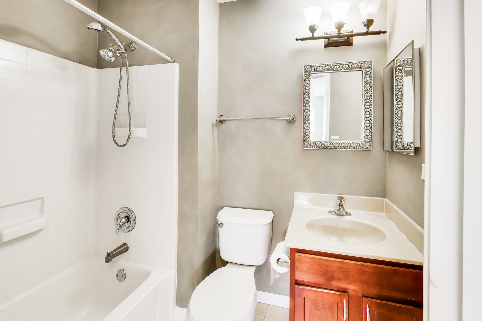 551 Cary Woods Circle, Cary, IL 60013