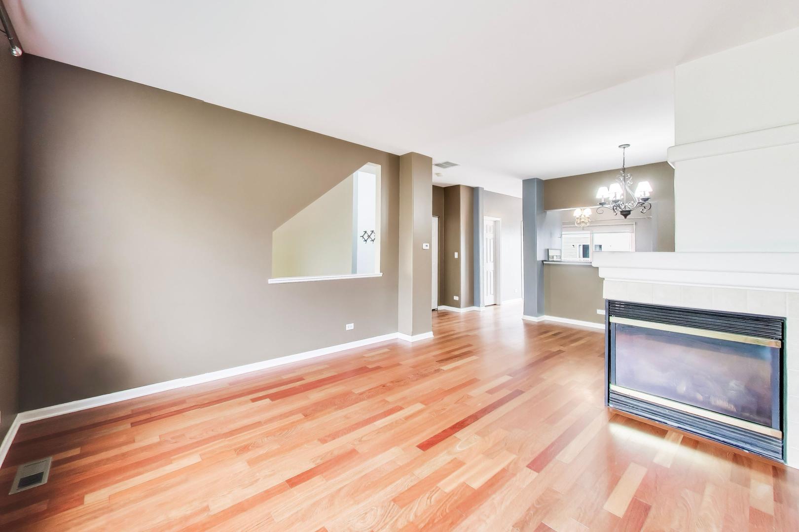 551 Cary Woods Circle, Cary, IL 60013