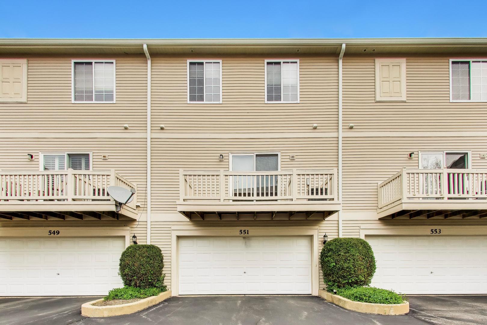 551 Cary Woods Circle, Cary, IL 60013