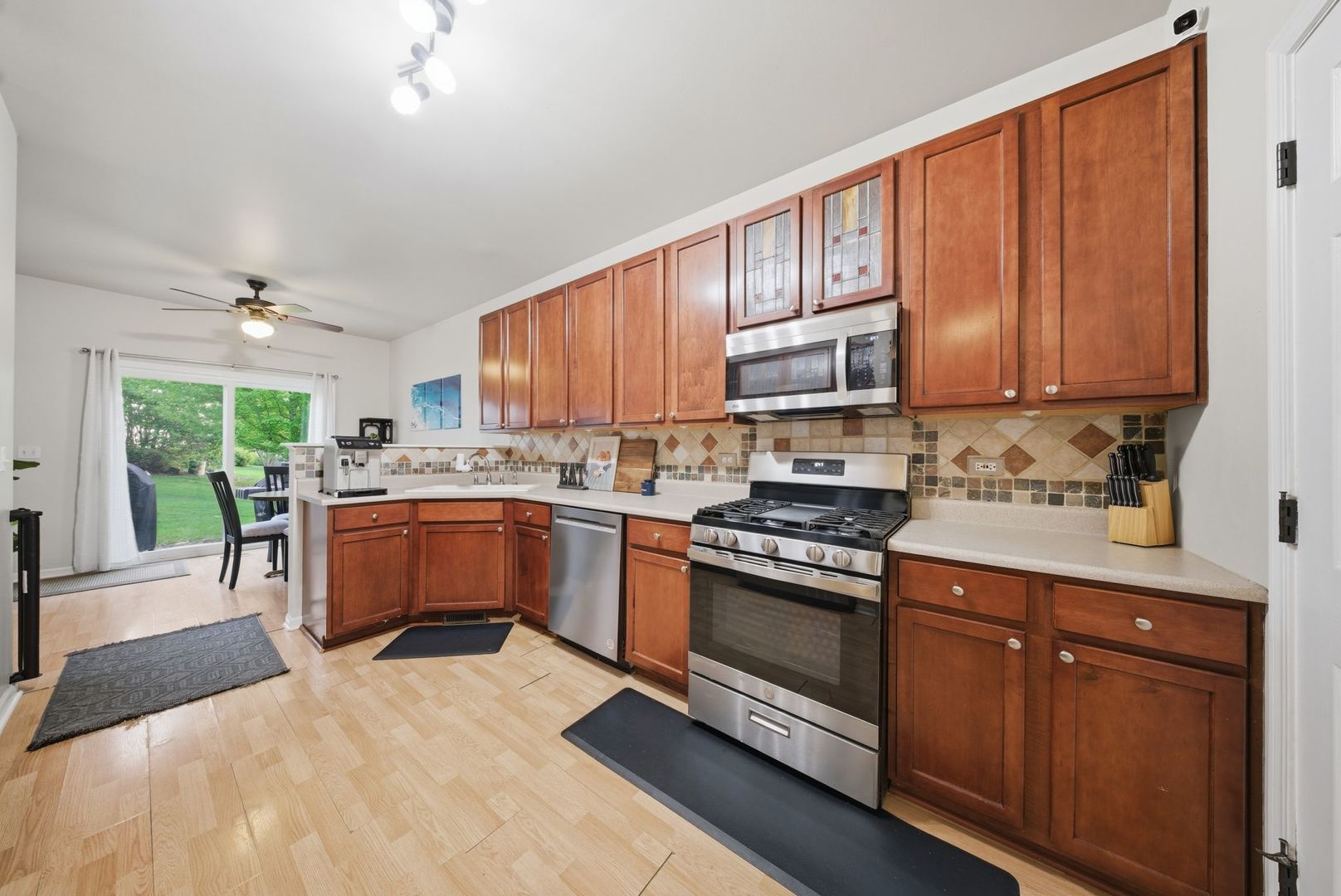 394 Jamestown Court, Aurora, IL 60504