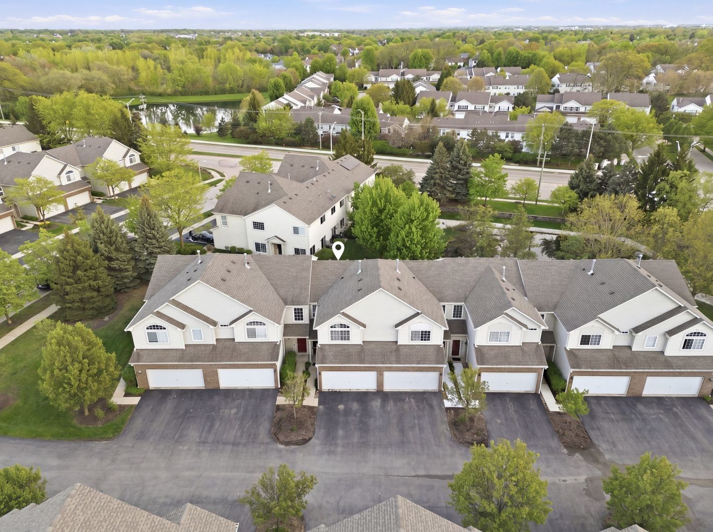394 Jamestown Court, Aurora, IL 60504