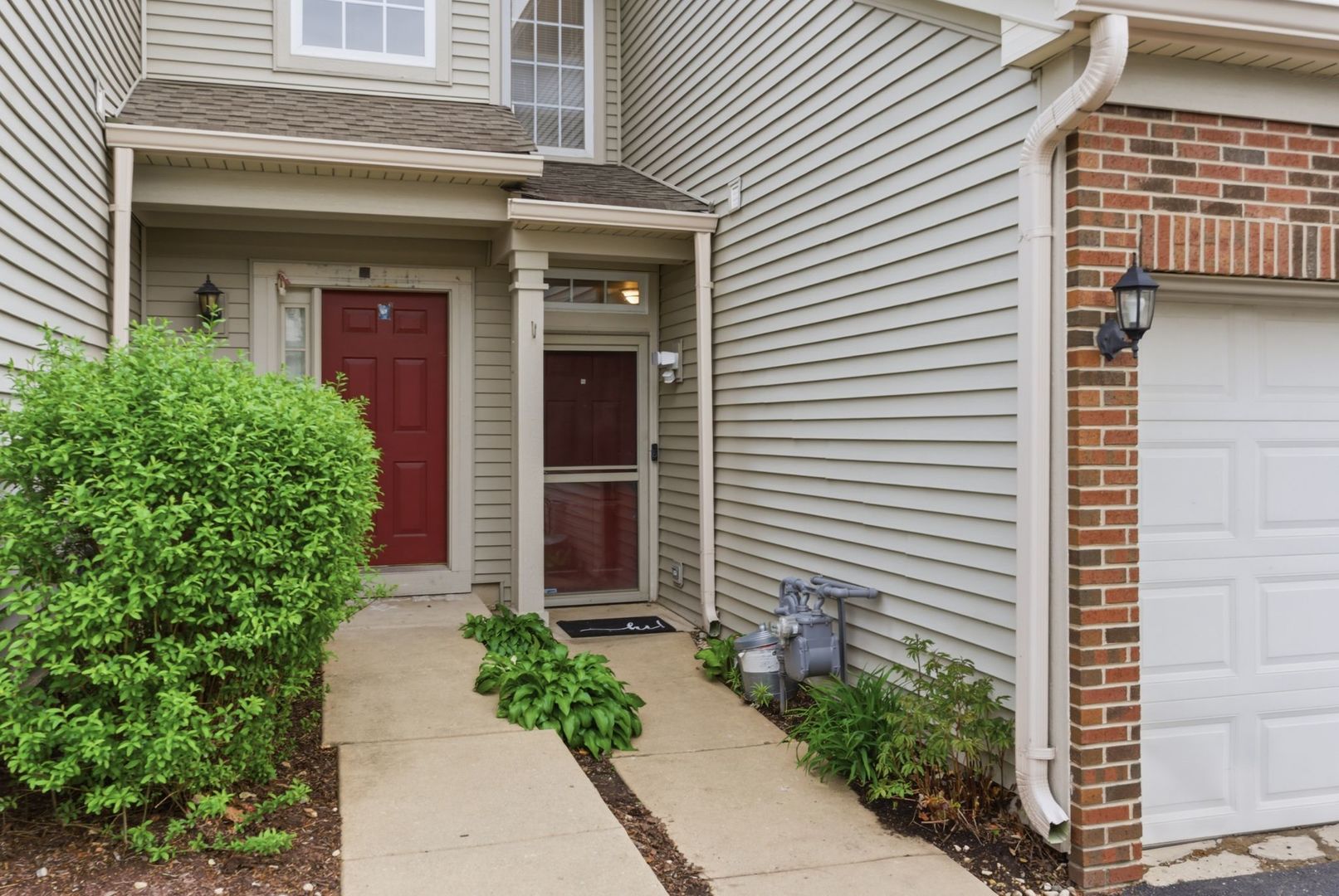 394 Jamestown Court, Aurora, IL 60504