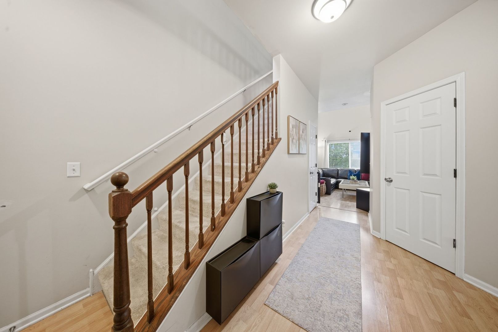 394 Jamestown Court, Aurora, IL 60504