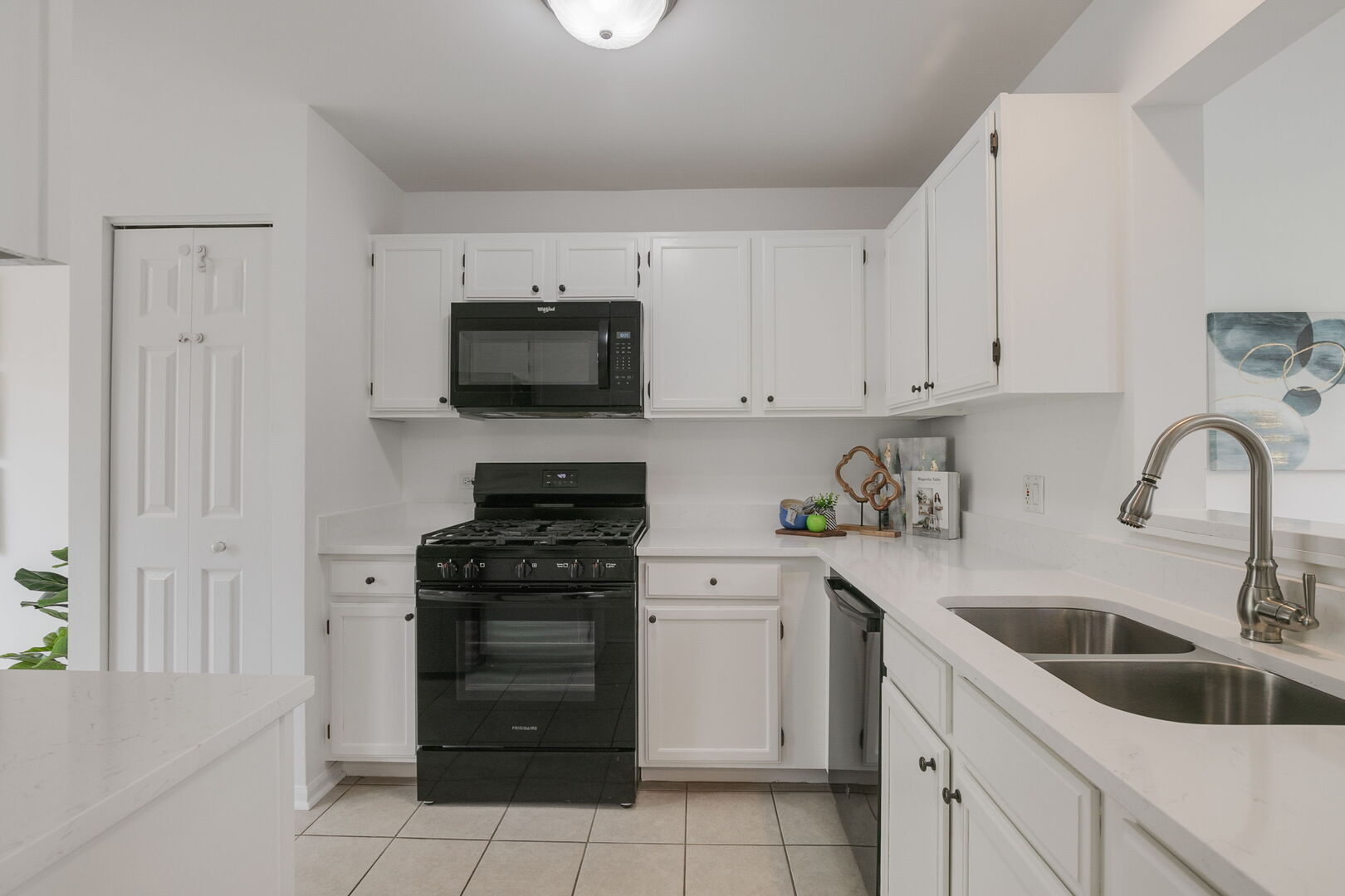 250 Wellington Circle, Gurnee, IL 60031