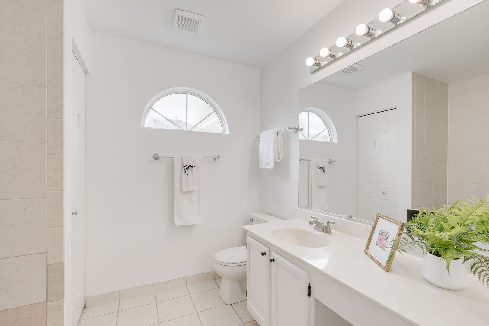 250 Wellington Circle, Gurnee, IL 60031