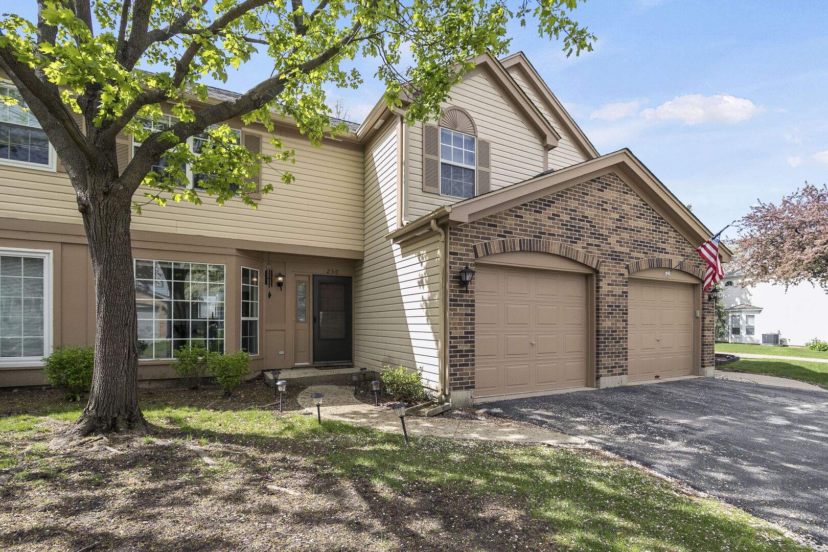 250 Wellington Circle, Gurnee, IL 60031