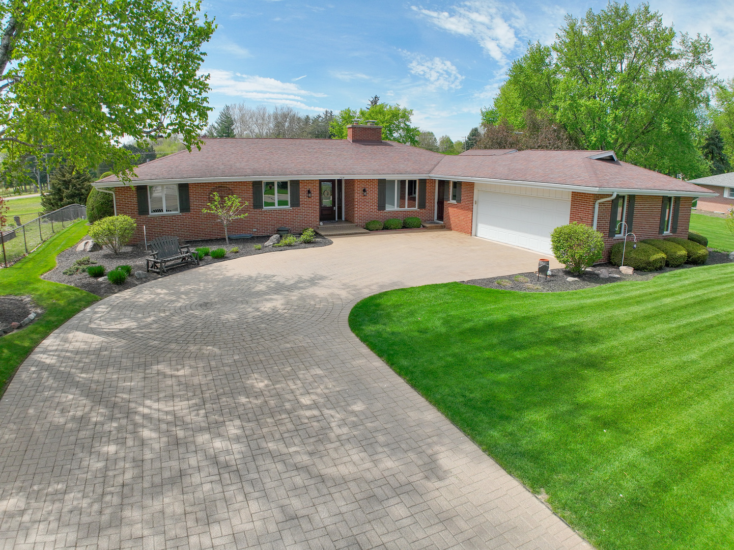 704 N 1st Street, Elburn, IL 60119