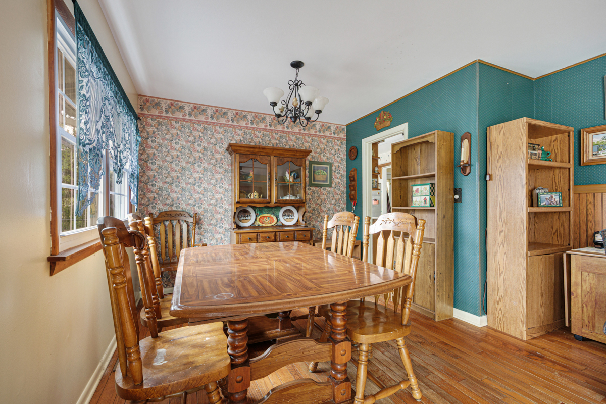 33 Walpole Road, Elk Grove Village, IL 60007