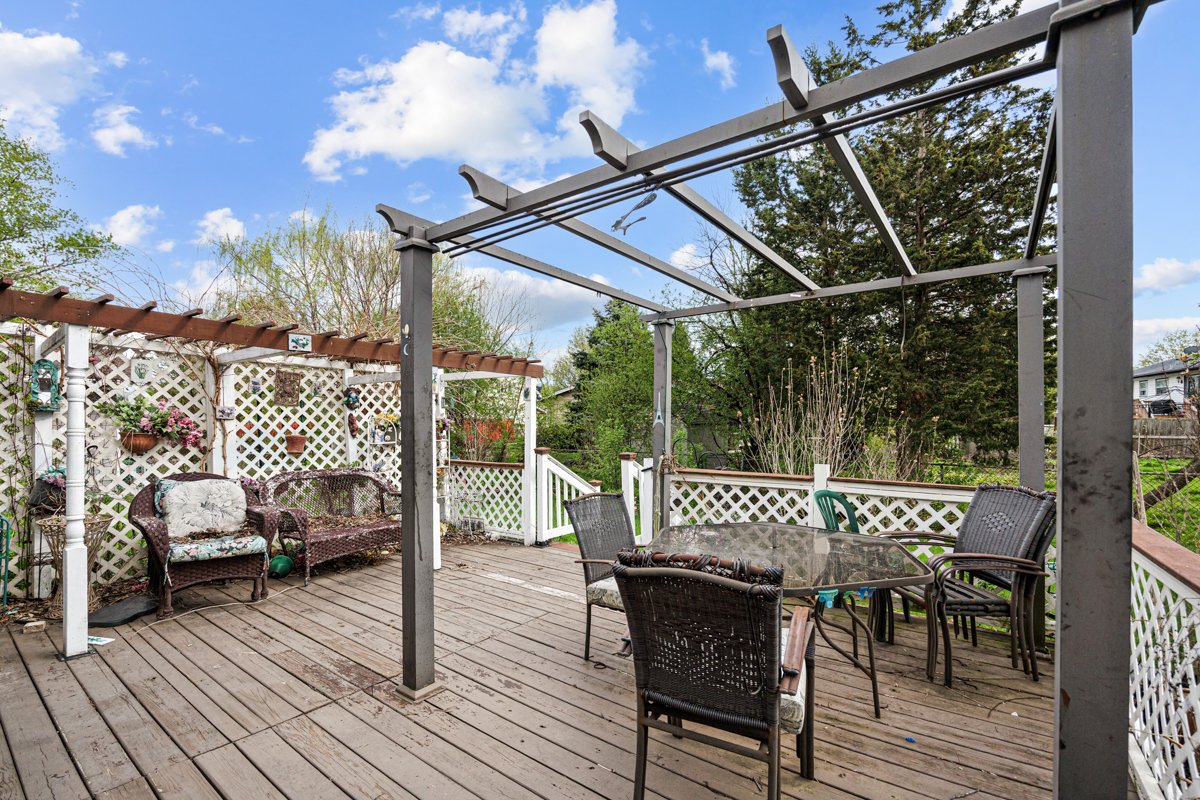 33 Walpole Road, Elk Grove Village, IL 60007