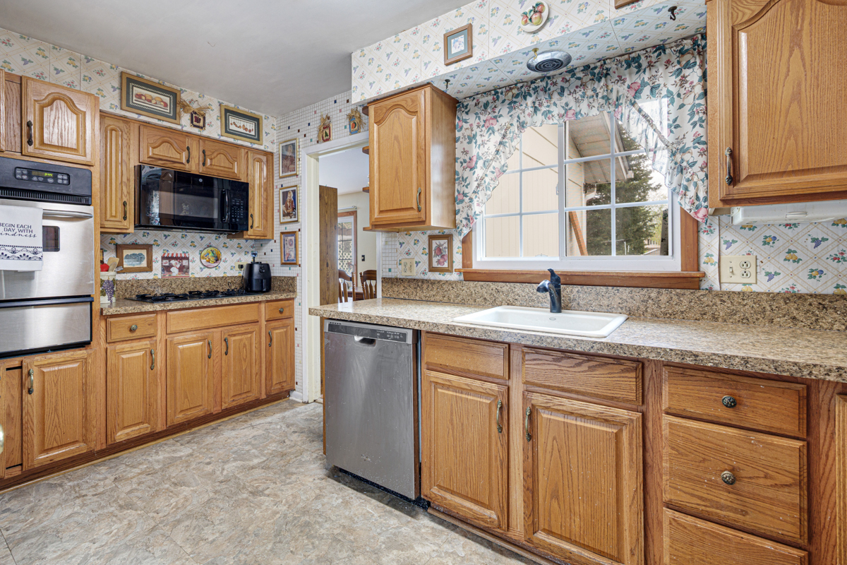 33 Walpole Road, Elk Grove Village, IL 60007