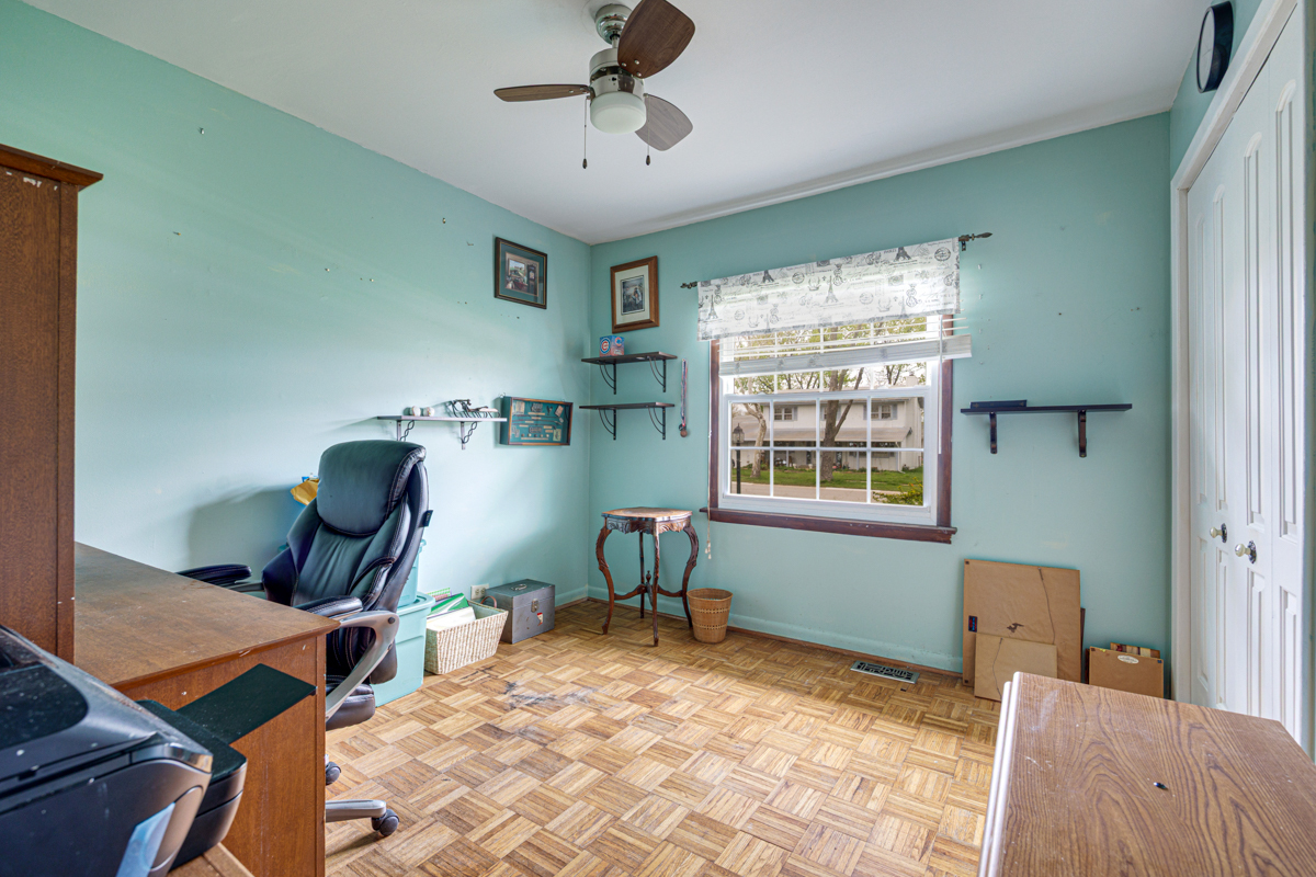 33 Walpole Road, Elk Grove Village, IL 60007