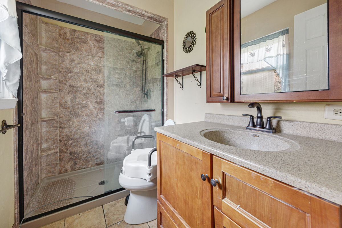 33 Walpole Road, Elk Grove Village, IL 60007