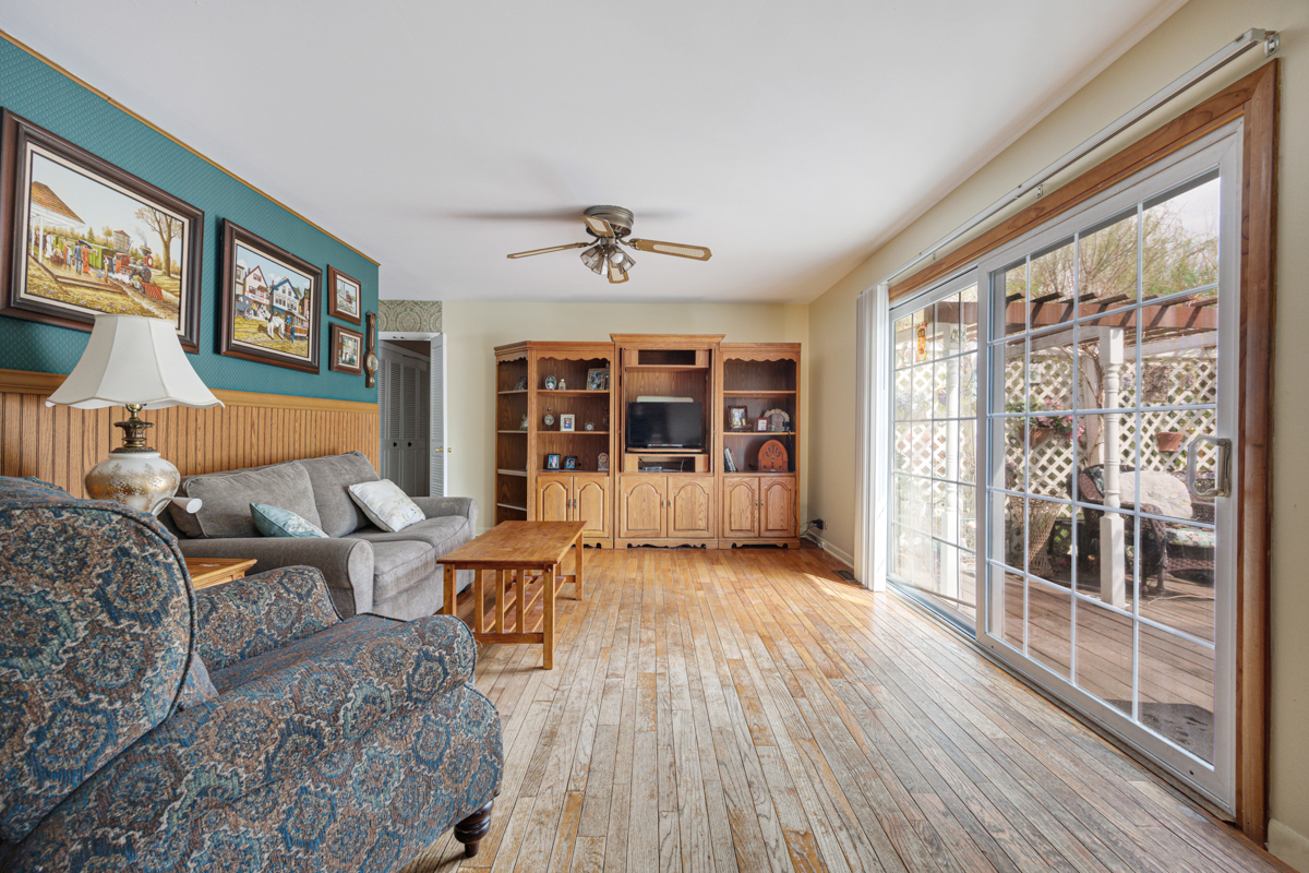 33 Walpole Road, Elk Grove Village, IL 60007