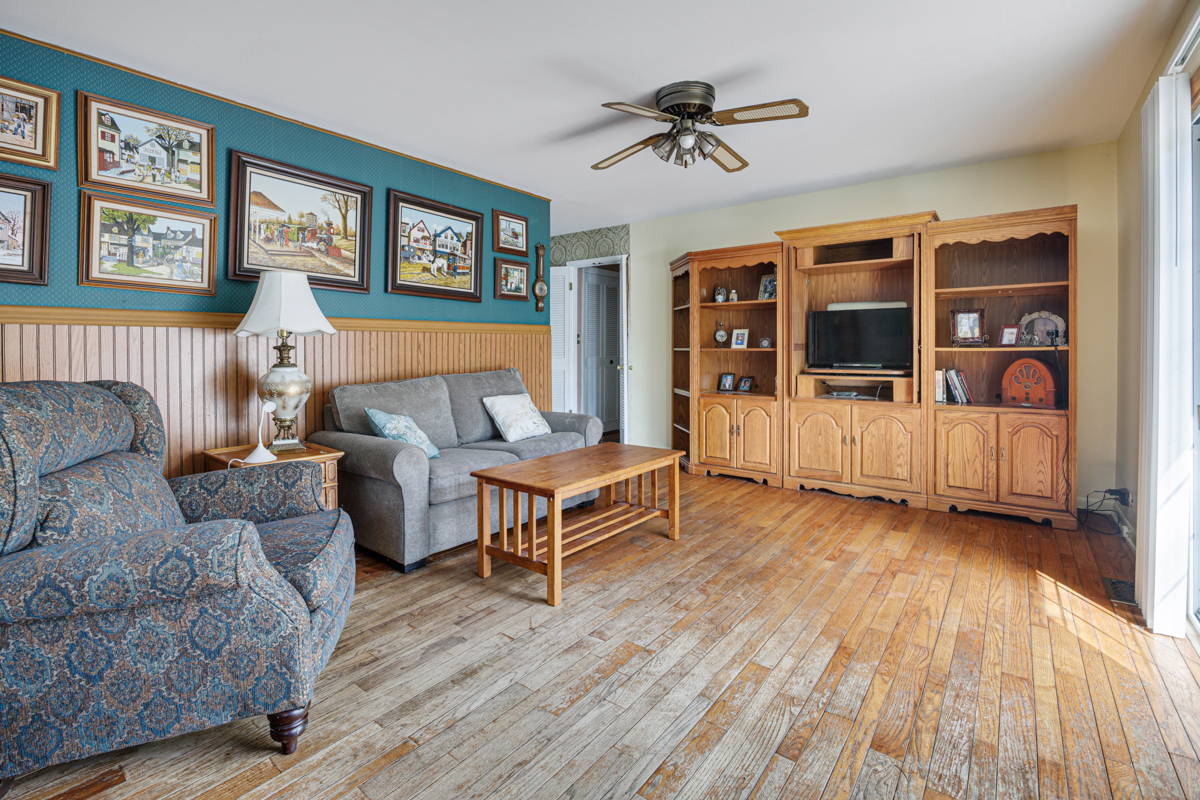 33 Walpole Road, Elk Grove Village, IL 60007