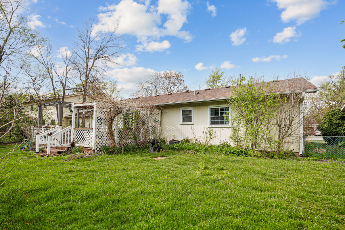 33 Walpole Road, Elk Grove Village, IL 60007