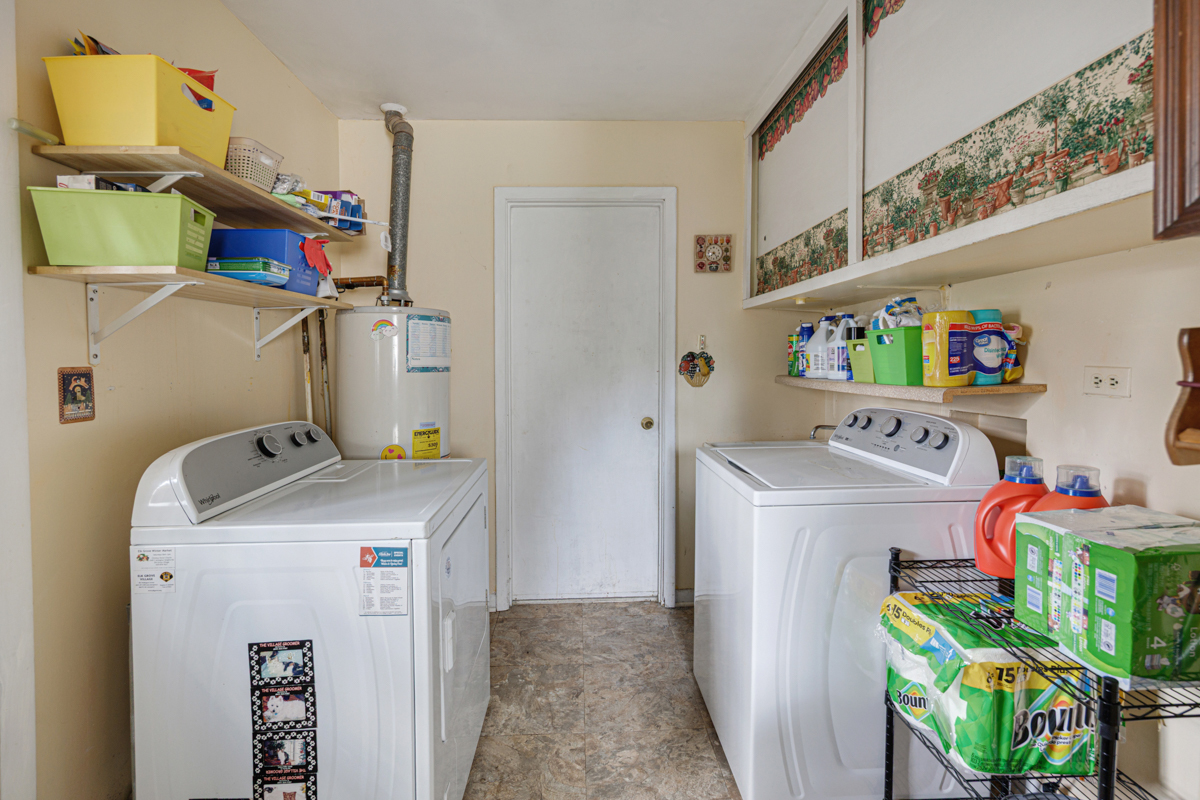 33 Walpole Road, Elk Grove Village, IL 60007