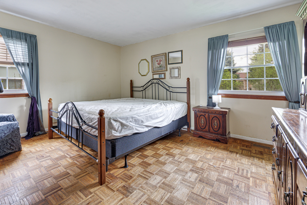 33 Walpole Road, Elk Grove Village, IL 60007