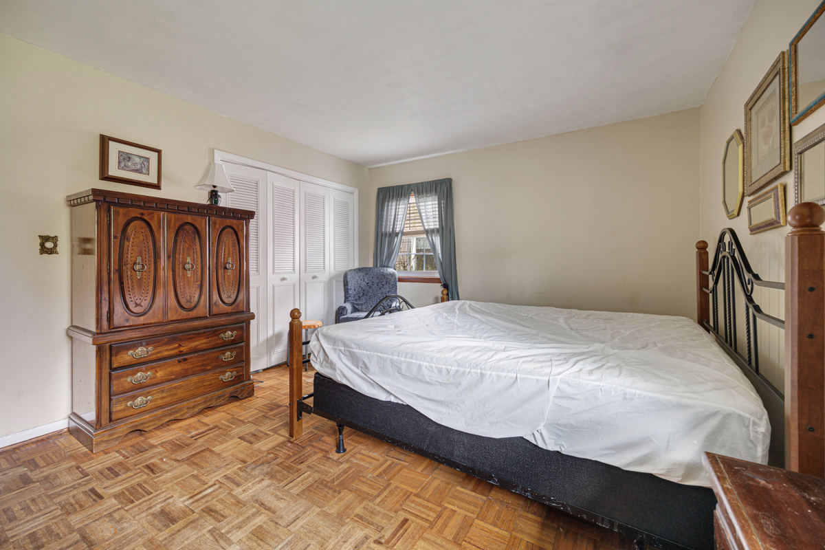 33 Walpole Road, Elk Grove Village, IL 60007