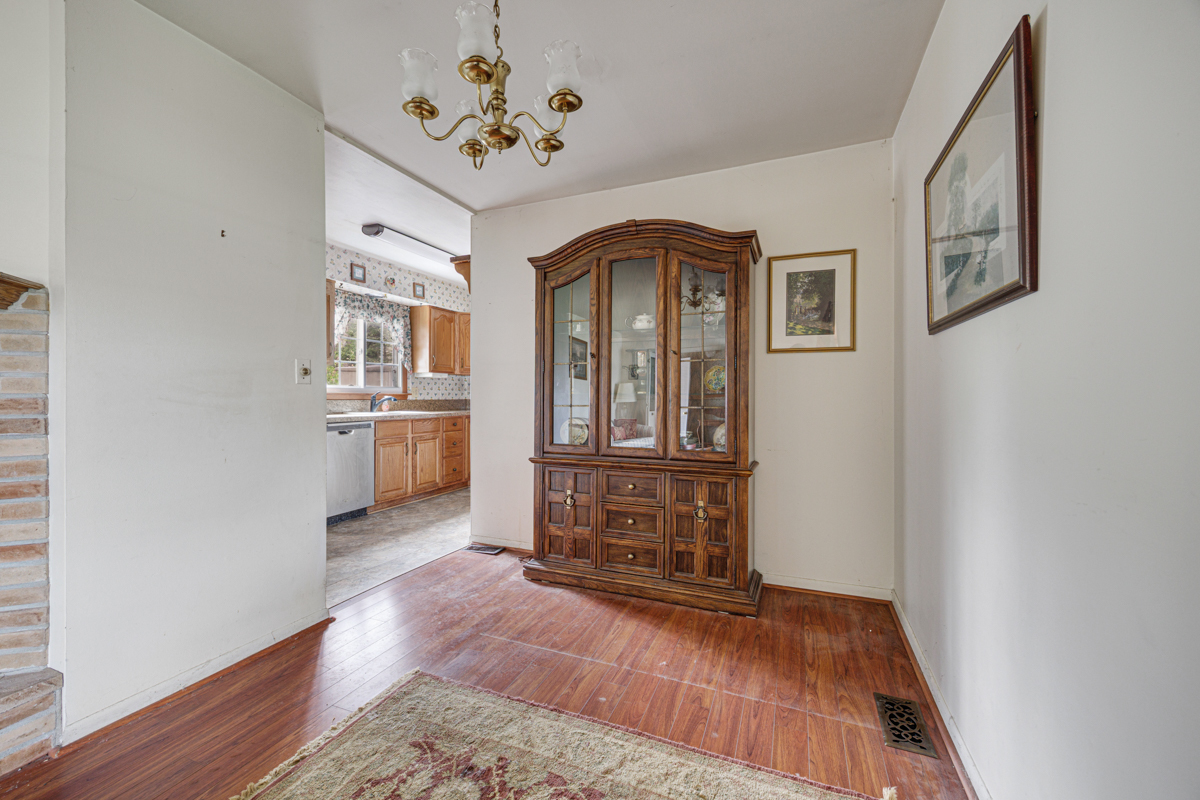 33 Walpole Road, Elk Grove Village, IL 60007