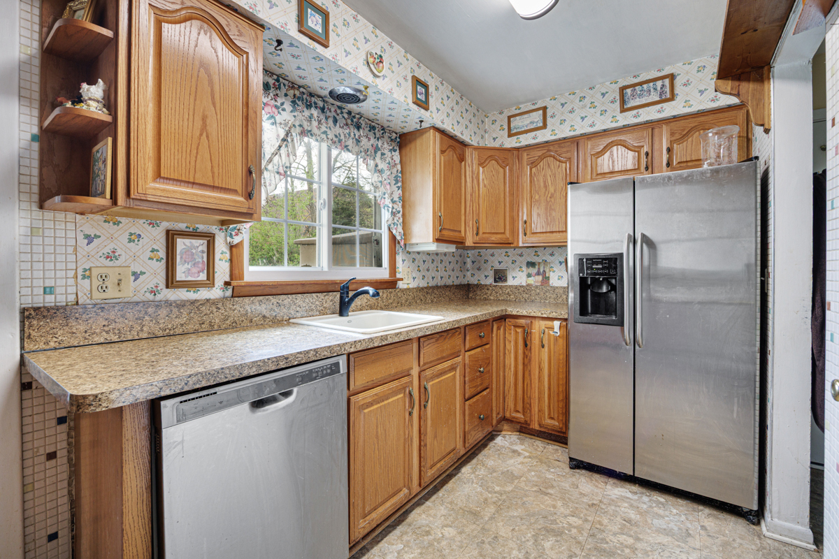 33 Walpole Road, Elk Grove Village, IL 60007