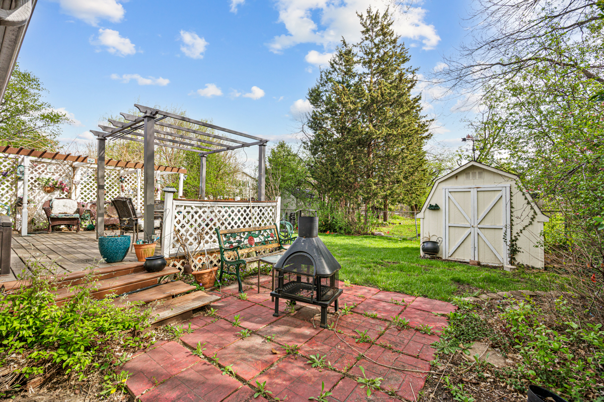 33 Walpole Road, Elk Grove Village, IL 60007