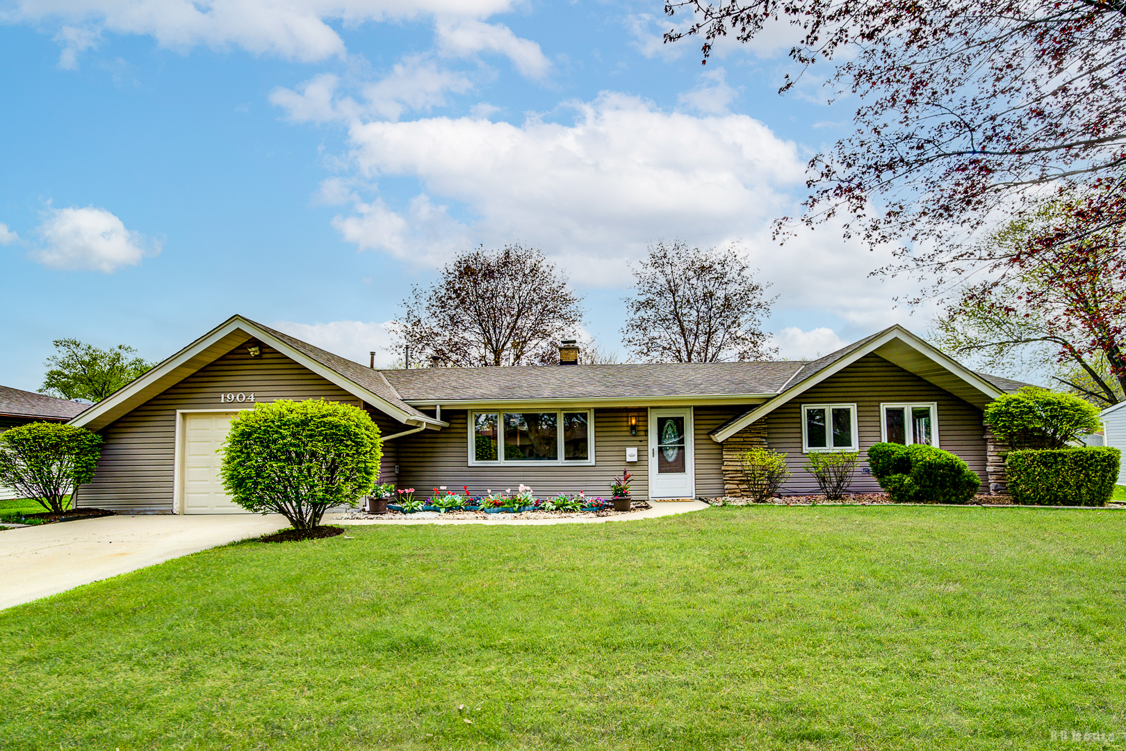 1904 Winston Lane, Schaumburg, IL 60193