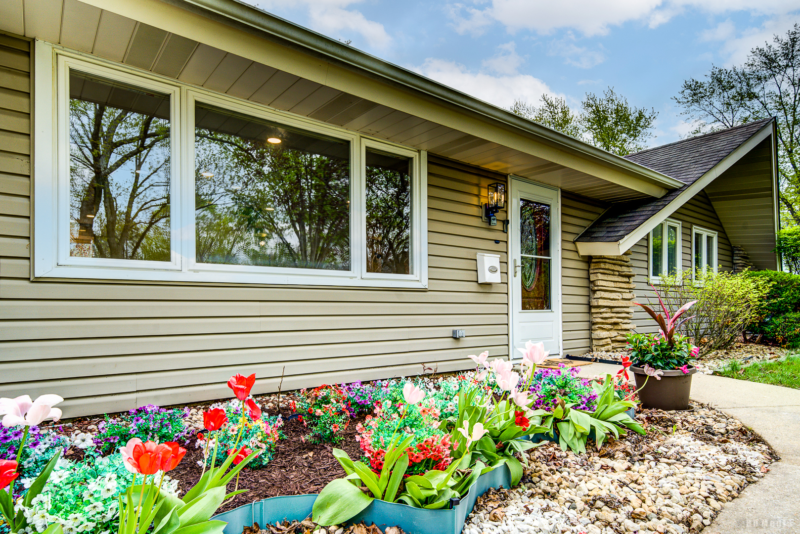 1904 Winston Lane, Schaumburg, IL 60193