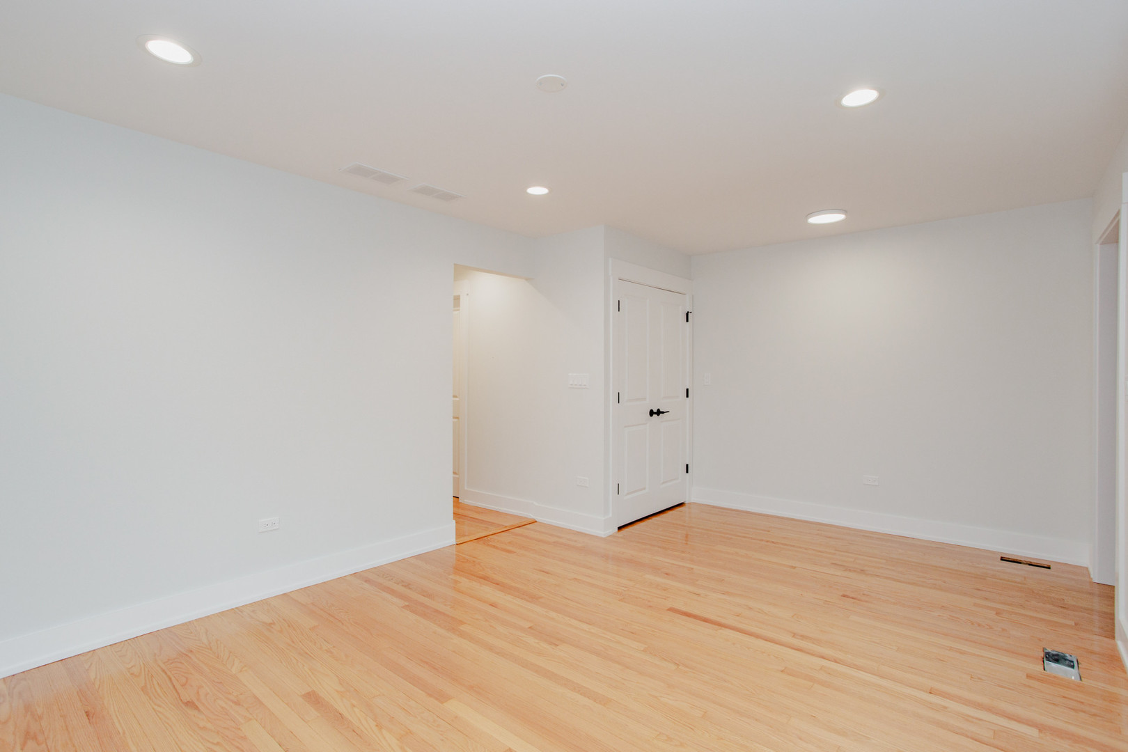 5509 N Central Avenue, Chicago, IL 60630