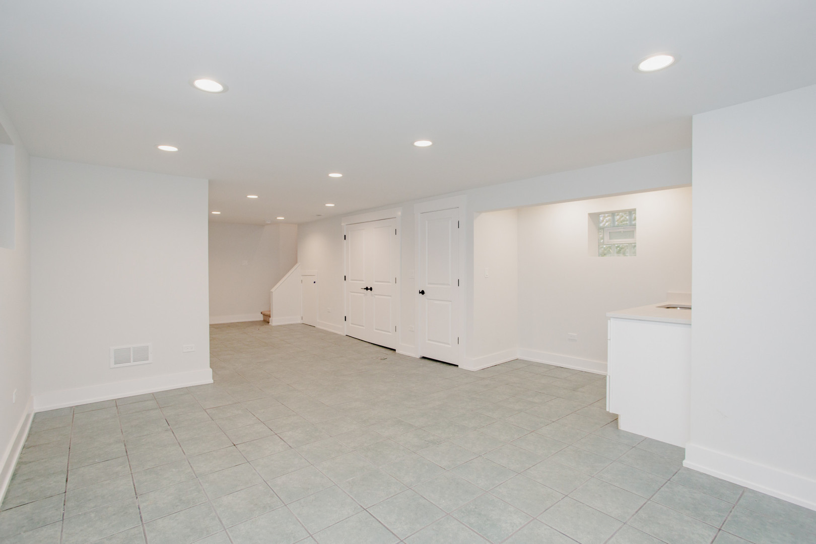 5509 N Central Avenue, Chicago, IL 60630