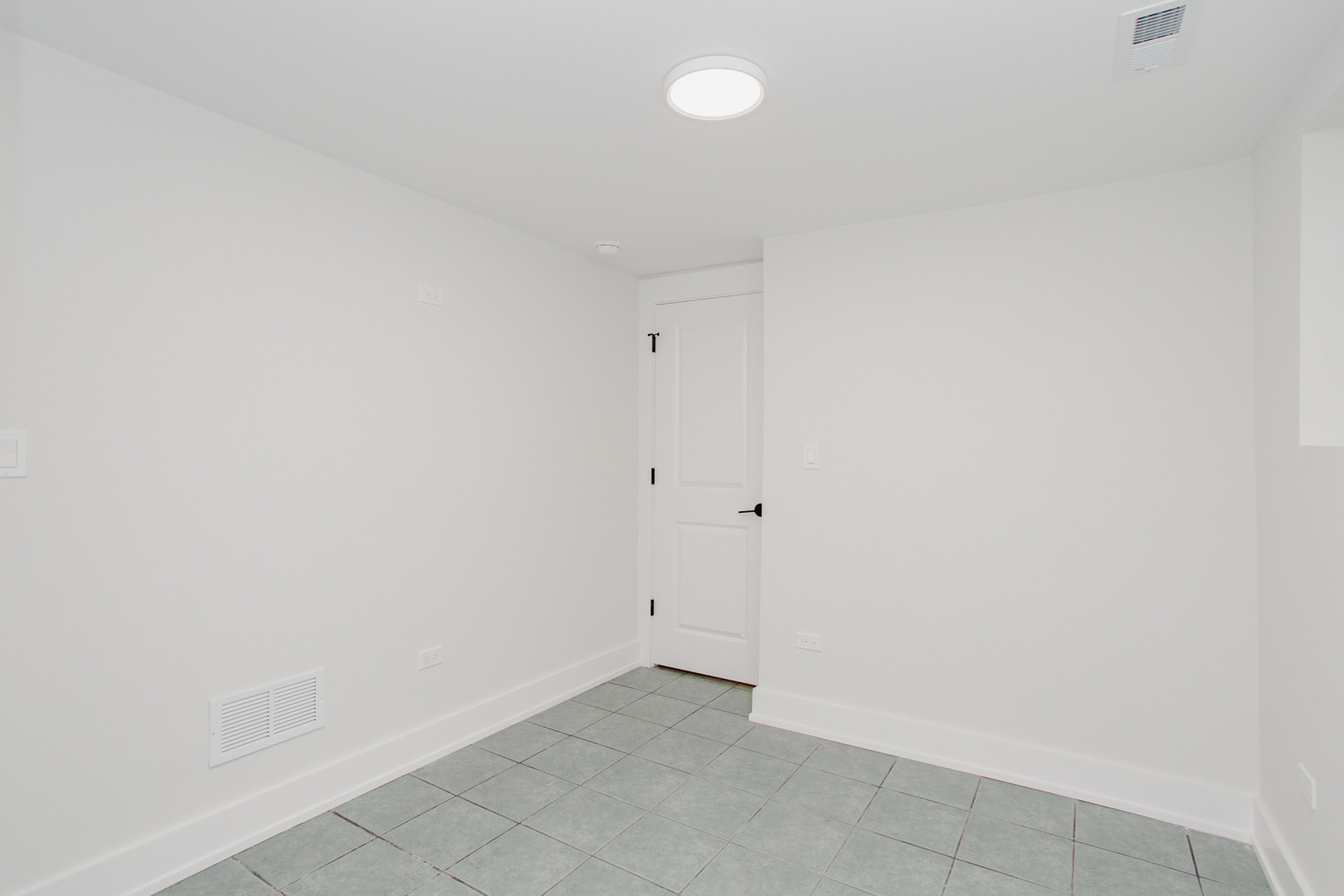 5509 N Central Avenue, Chicago, IL 60630