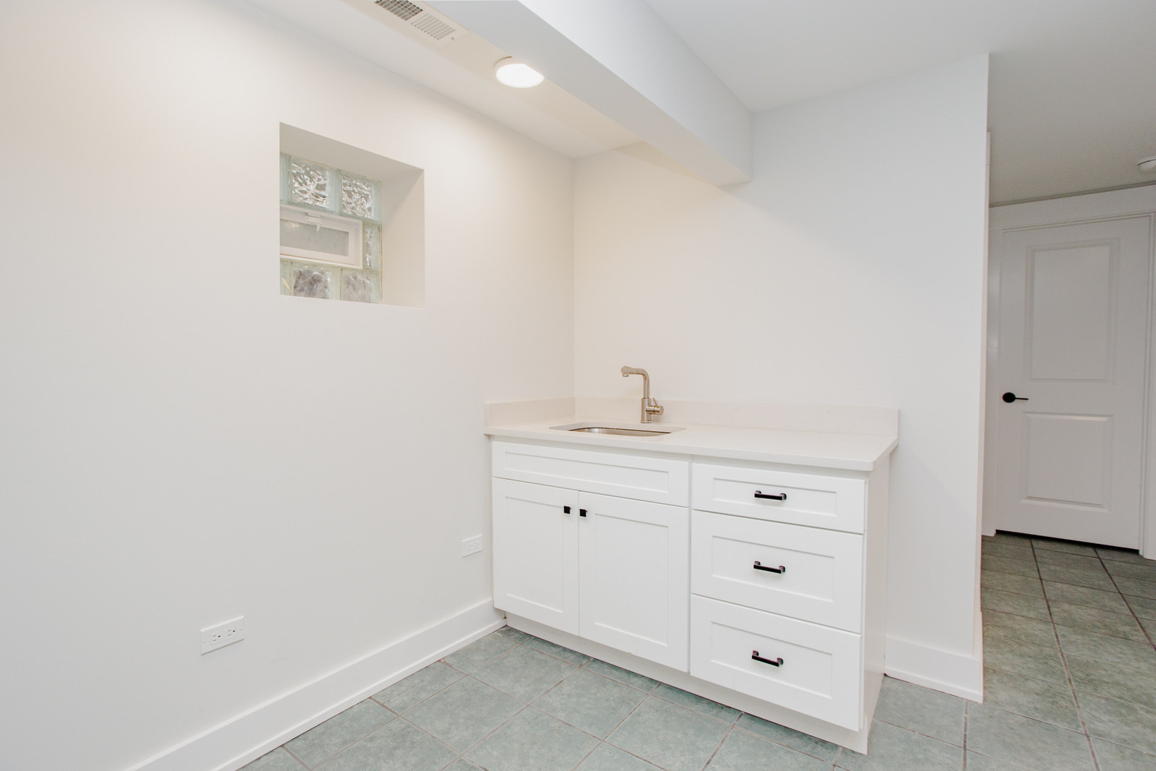 5509 N Central Avenue, Chicago, IL 60630