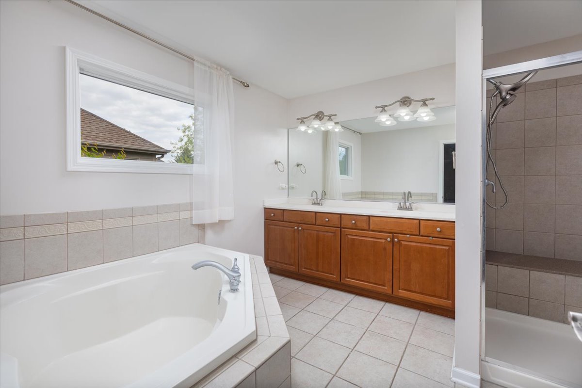 3332 FARMGATE Drive, Naperville, IL 60564