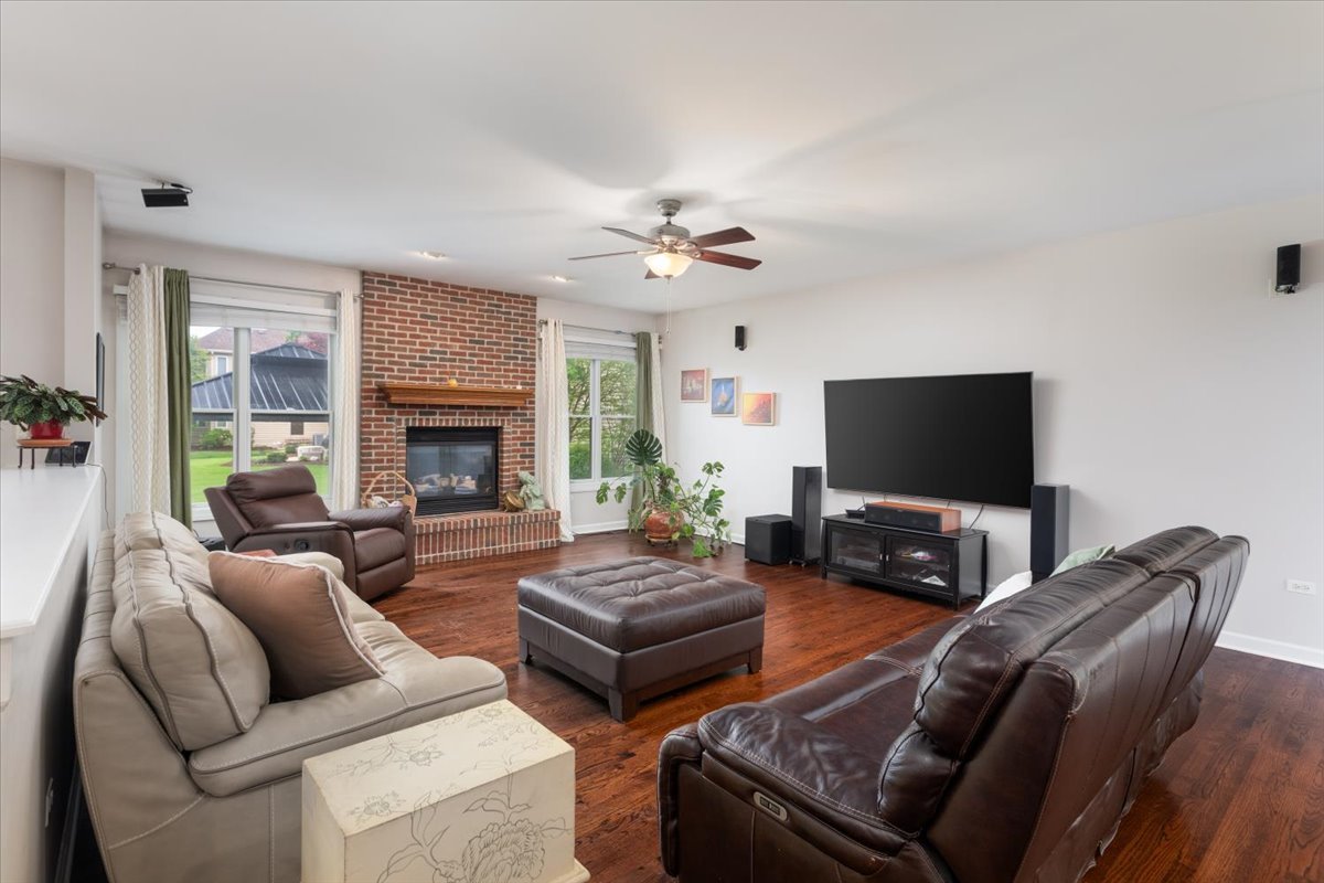 3332 FARMGATE Drive, Naperville, IL 60564