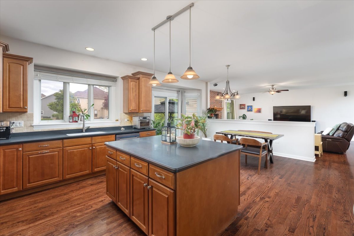 3332 FARMGATE Drive, Naperville, IL 60564