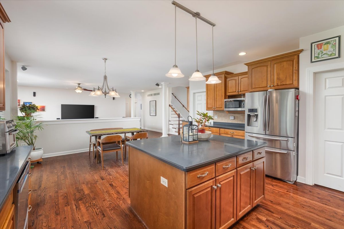 3332 FARMGATE Drive, Naperville, IL 60564