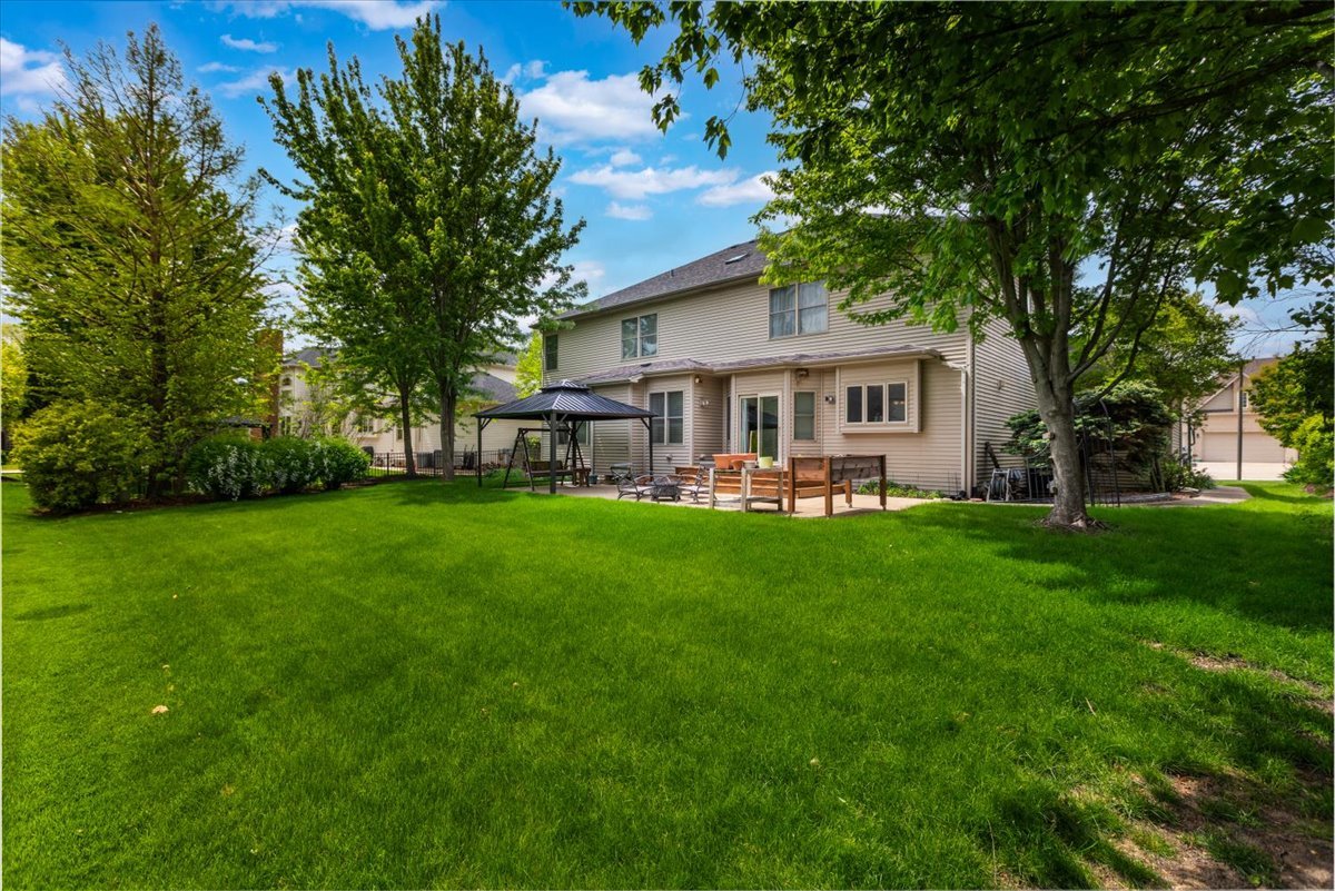 3332 FARMGATE Drive, Naperville, IL 60564