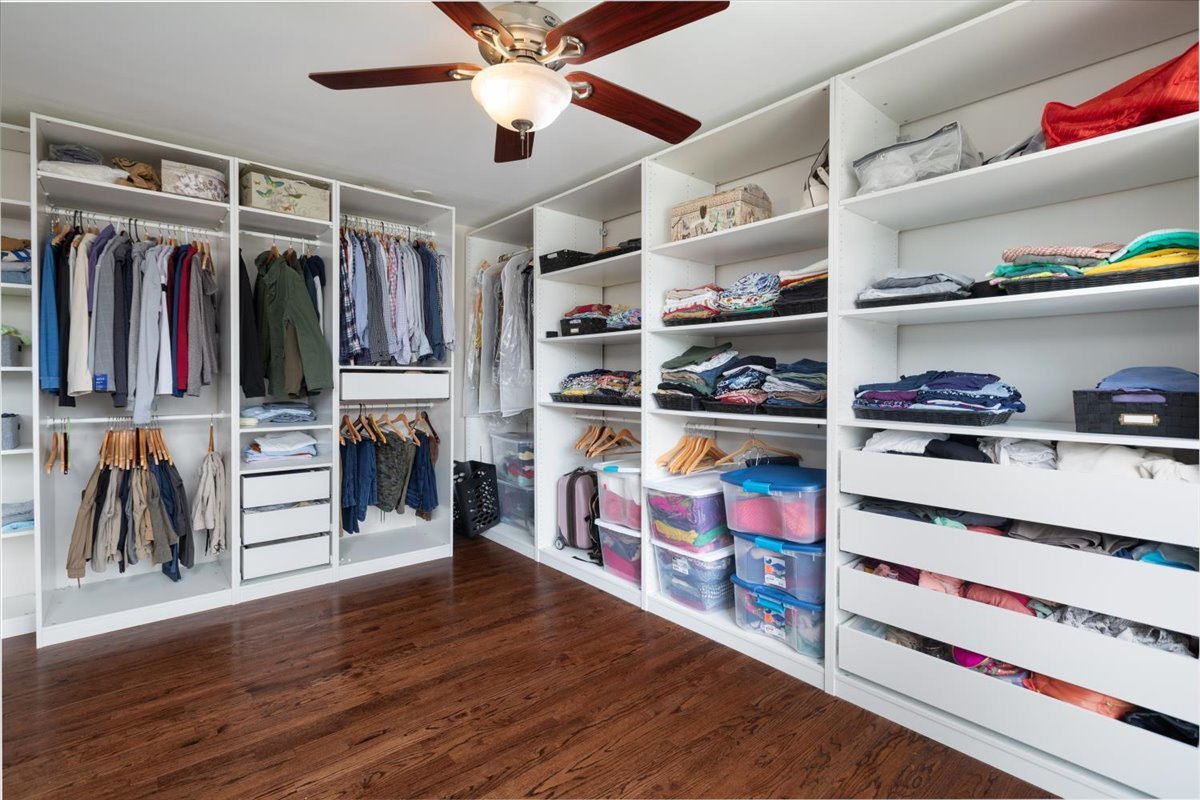 3332 FARMGATE Drive, Naperville, IL 60564