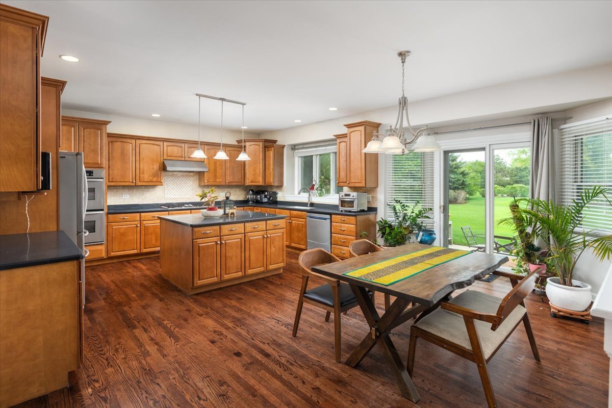 3332 FARMGATE Drive, Naperville, IL 60564