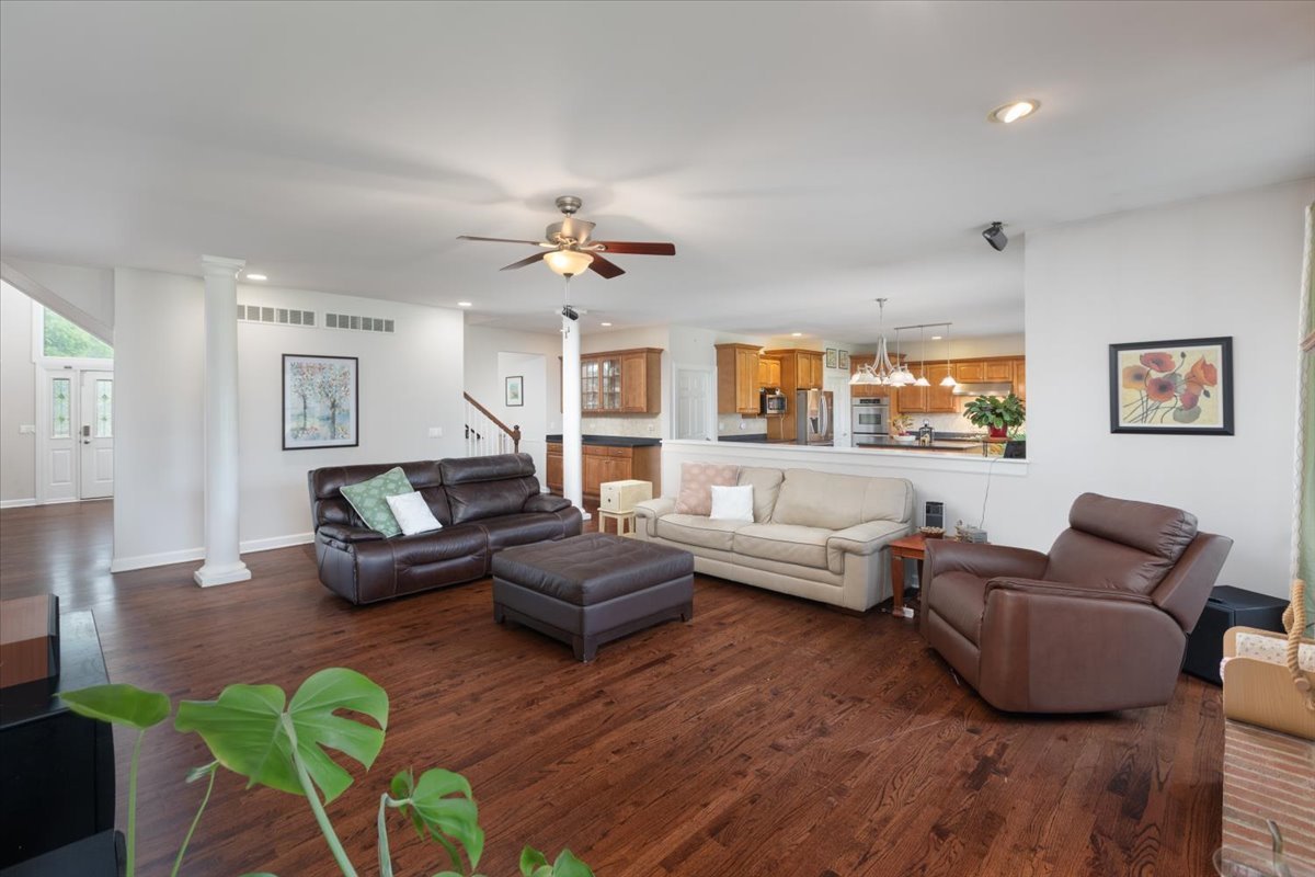 3332 FARMGATE Drive, Naperville, IL 60564
