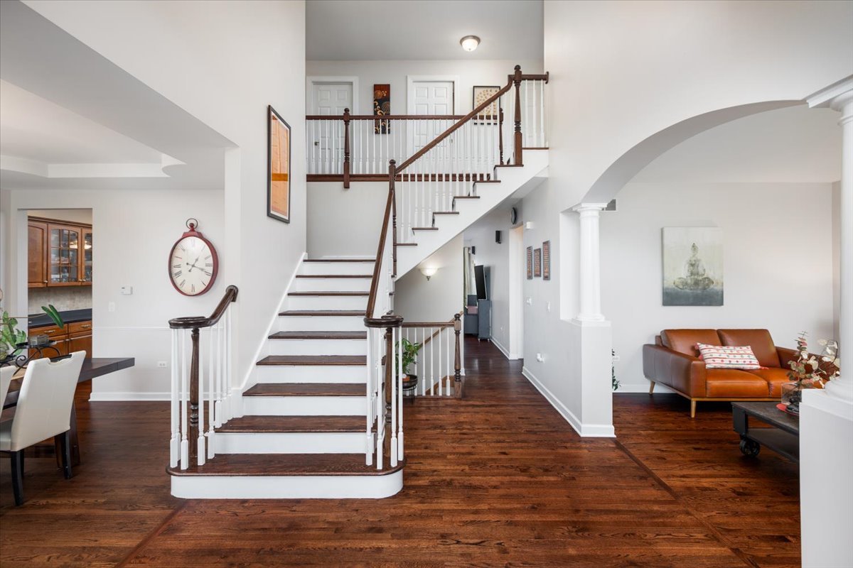 3332 FARMGATE Drive, Naperville, IL 60564